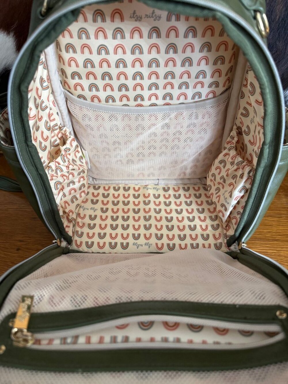Itzy Ritzy Olive Mini Boss Plus - Picture 5 of 10